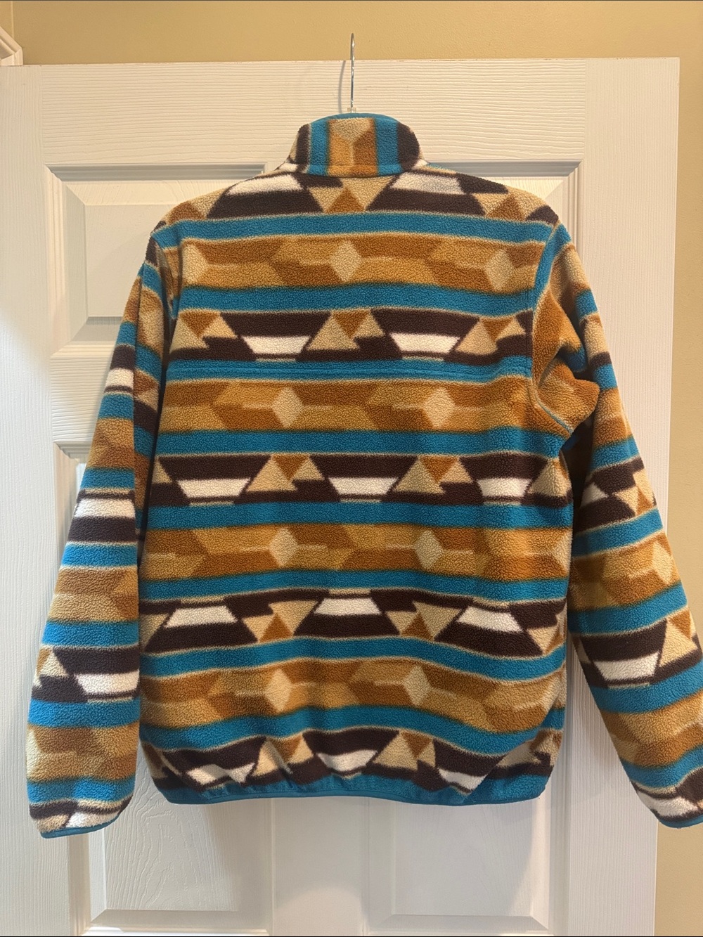 Patagonia Women’s Synchilla Pullover Fleece in Brown Bear Print - Picture 3 of 3